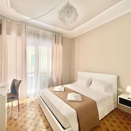Regina Elena Apartments Пескара Экстерьер фото