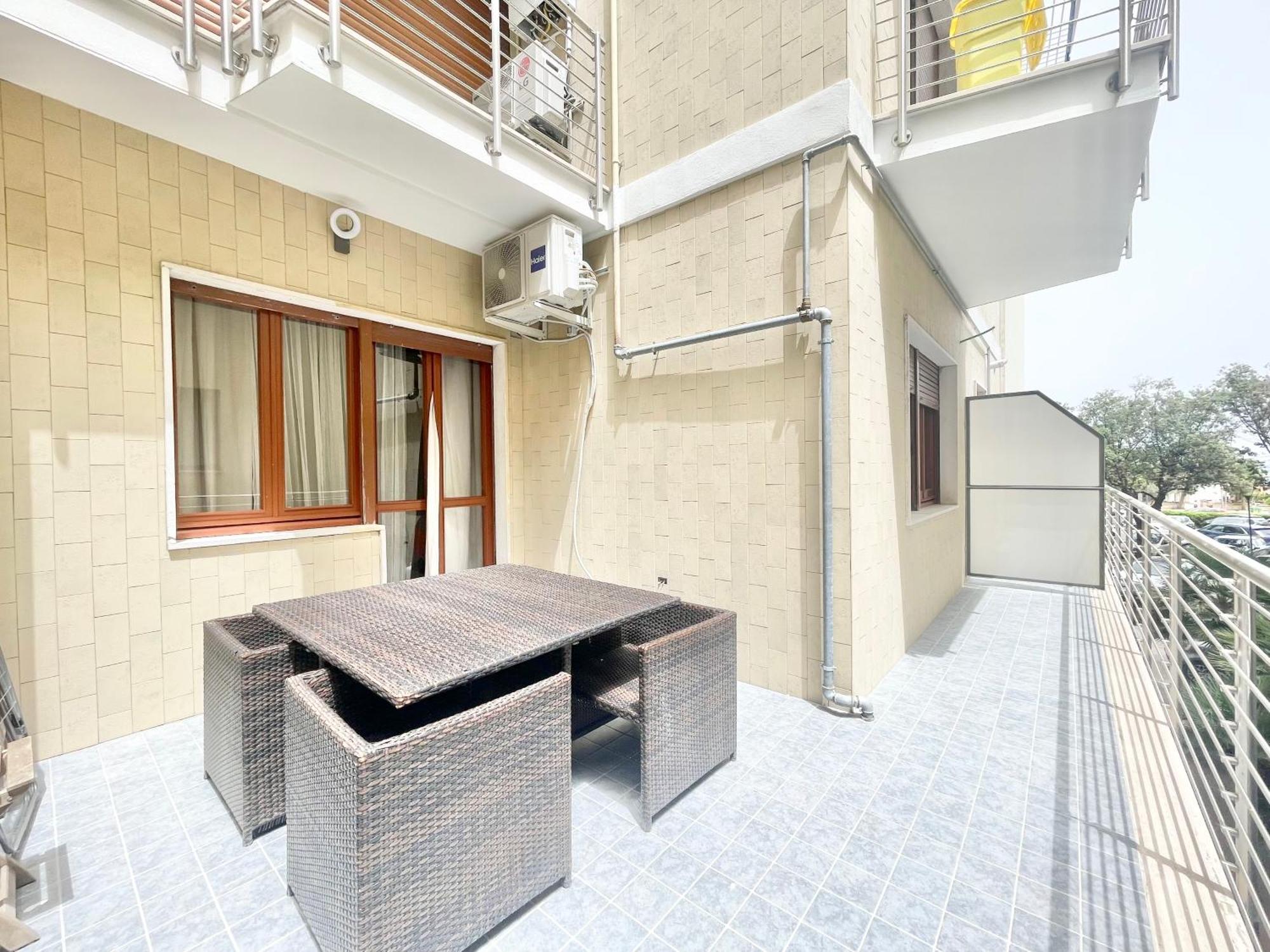 Regina Elena Apartments Пескара Экстерьер фото